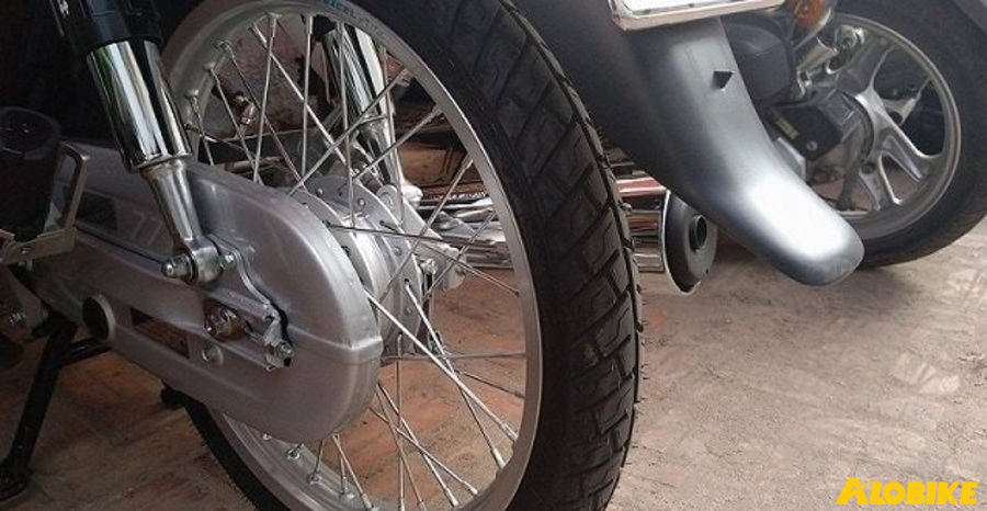 c&aacute;ch lắp lốp dream pirelli đ&uacute;ng chiều