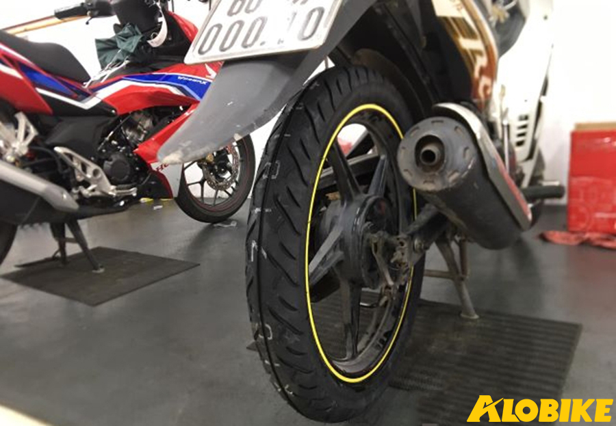 vai tr&ograve; của lốp dunlop xe exciter 135