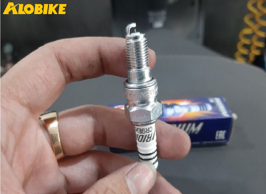vị tr&iacute; bugi xe fz150i