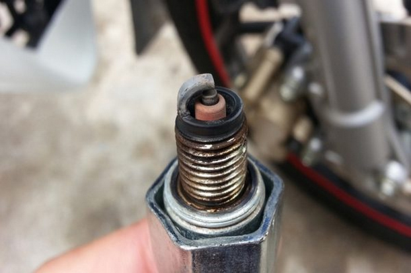 c&aacute;ch khắc phục xe m&aacute;y hao xăng do bugi