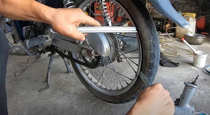 c&aacute;ch m&oacute;c lốp xe m&aacute;y