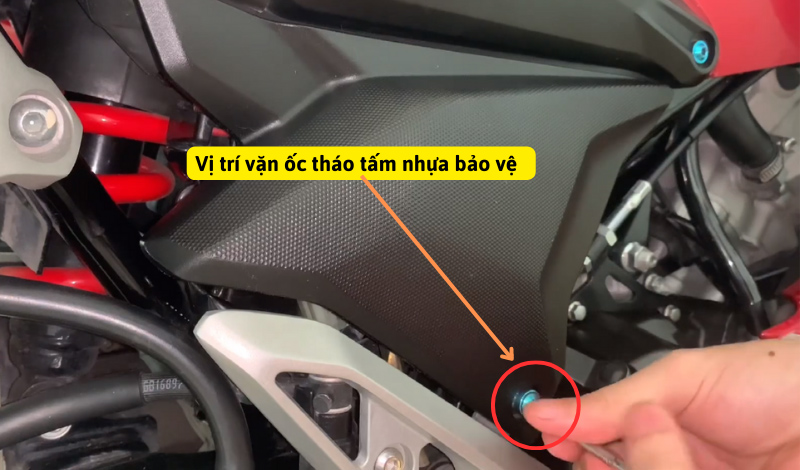 c&aacute;ch th&aacute;o b&igrave;nh ắc quy xe winner x