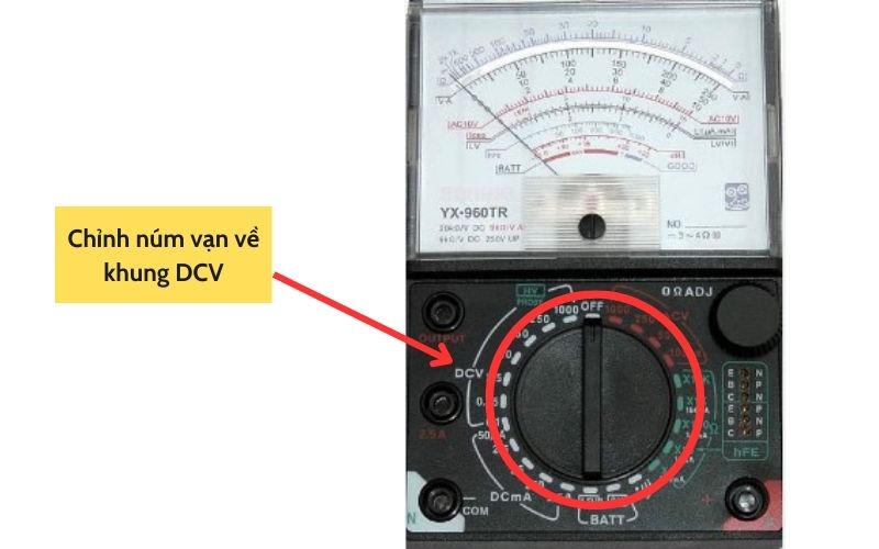 kiểm tra b&igrave;nh ắc quy xe m&aacute;y