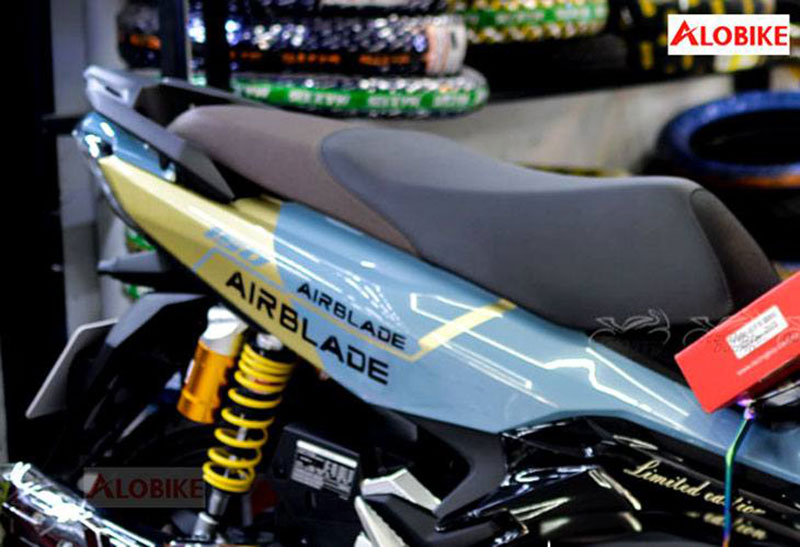 dán decal xe airblade 2020
