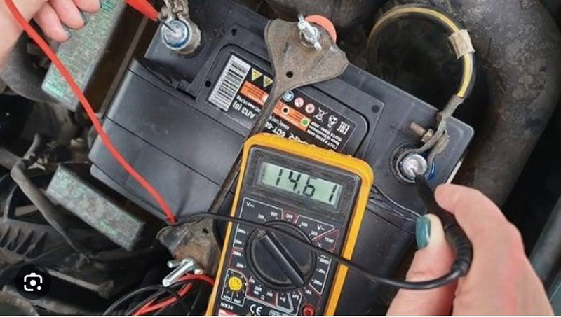 c&aacute;ch nhận biết b&igrave;nh ắc quy hỏng