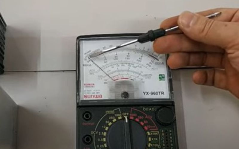 kiểm tra ắc quy xe m&aacute;y