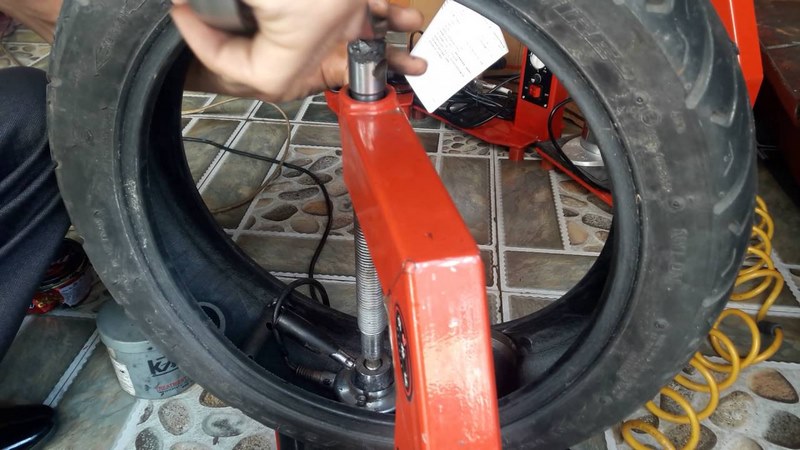 Cách sửa chữa lốp không săm