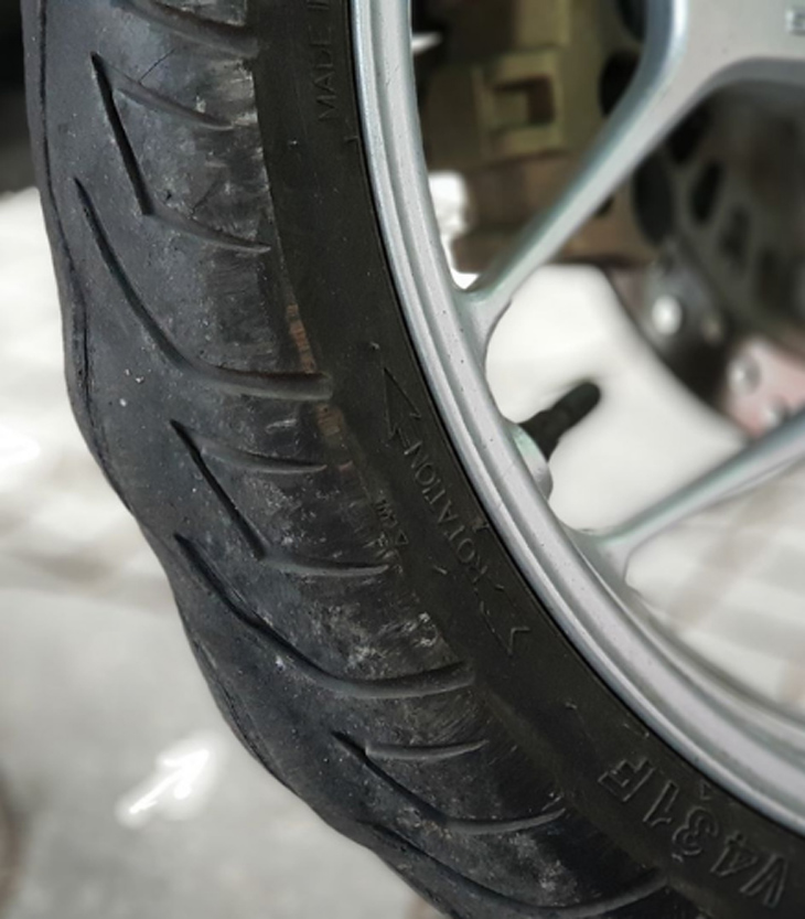 xe bị rung tay l&aacute;i