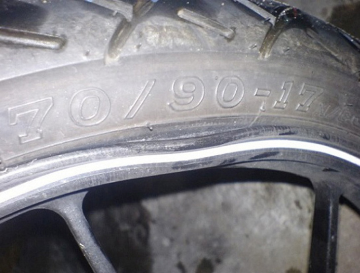 xe chạy bị rung tay l&aacute;i